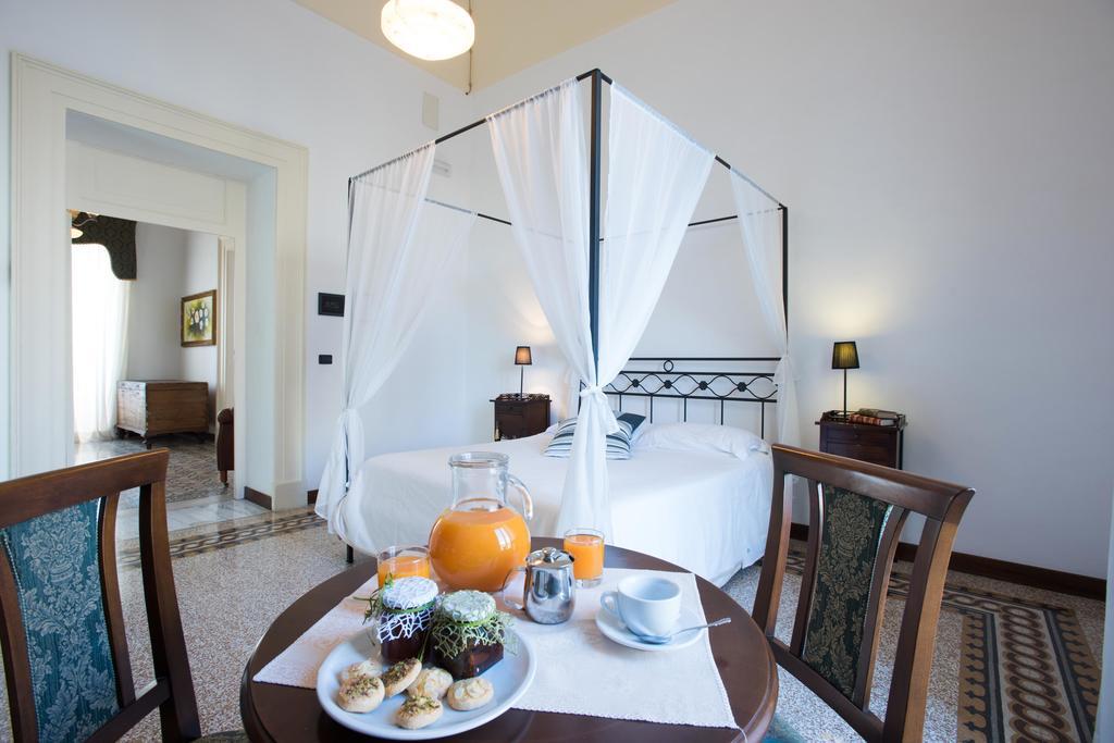 Palazzo Scarciglia - Dimora D'Epoca Bed & Breakfast Minervino di Lecce Exterior photo