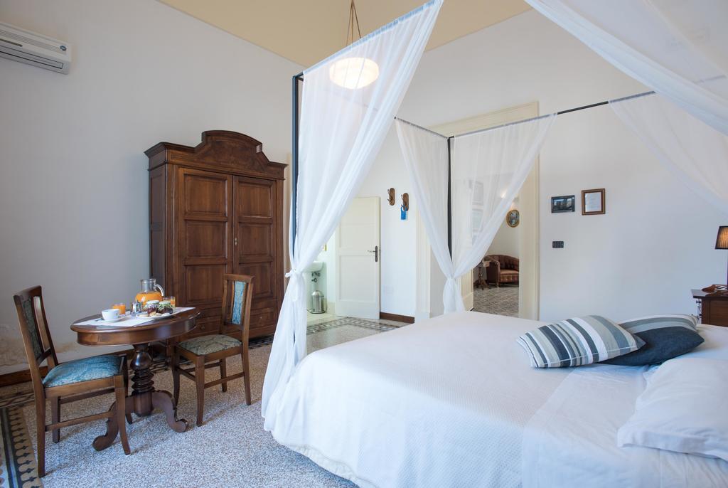 Palazzo Scarciglia - Dimora D'Epoca Bed & Breakfast Minervino di Lecce Exterior photo