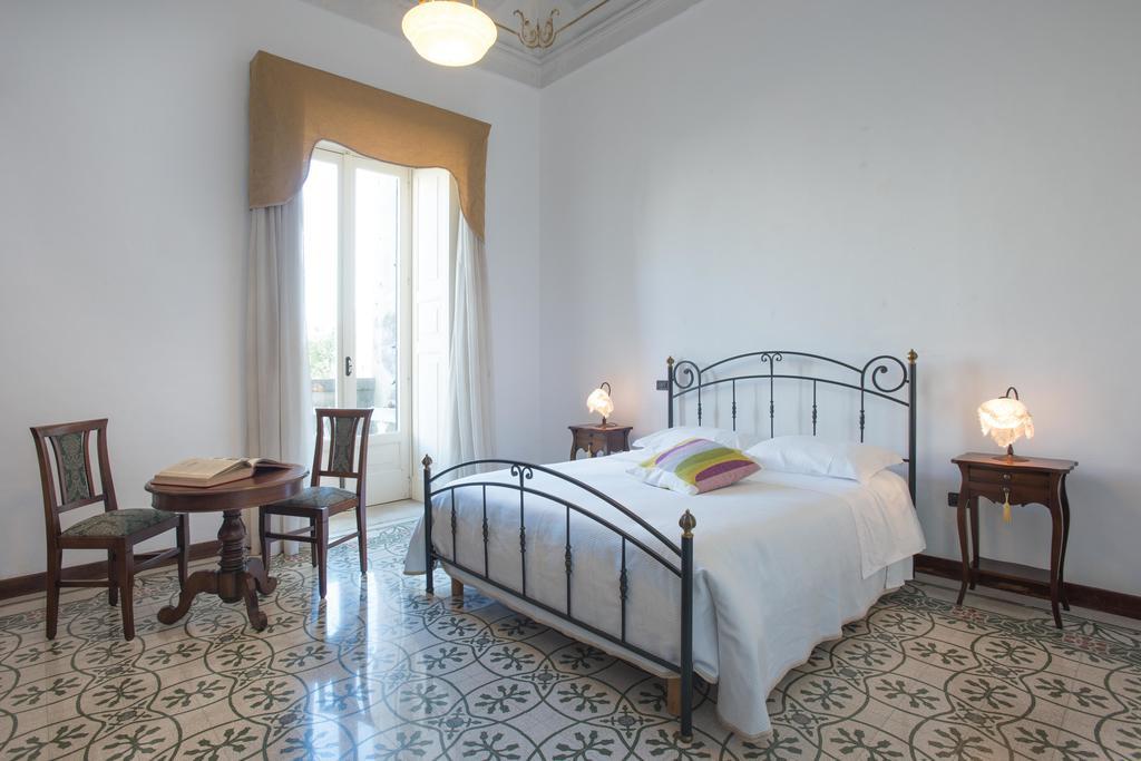 Palazzo Scarciglia - Dimora D'Epoca Bed & Breakfast Minervino di Lecce Exterior photo